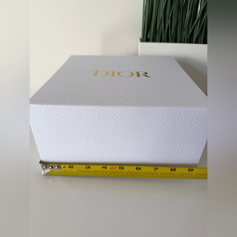 New Dior Luxurious White and Gold Box - Picture 6 of 8